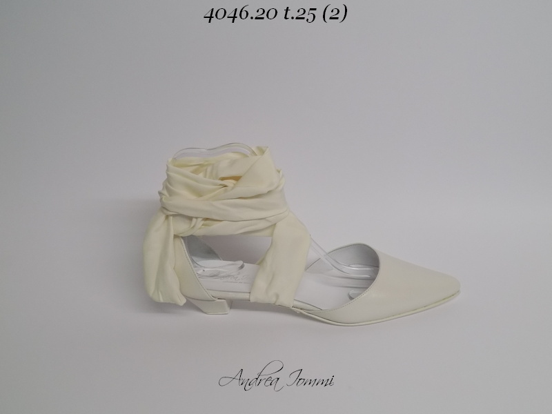 scarpe da sposa a punta con tacco basso