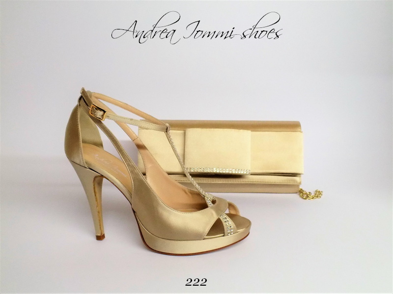 Sandali e pochette abbinati store